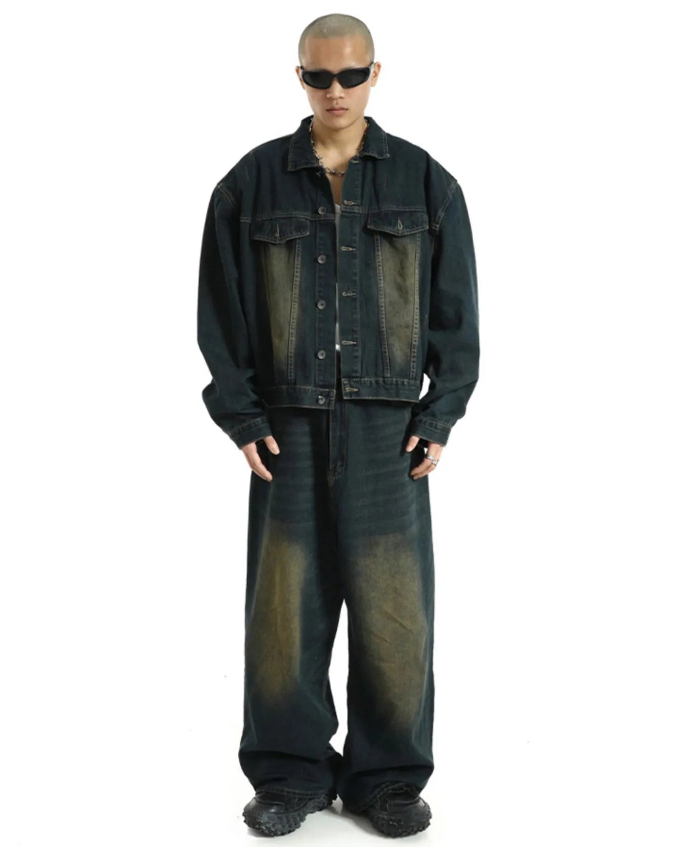 THE GIANT FADED JEANS